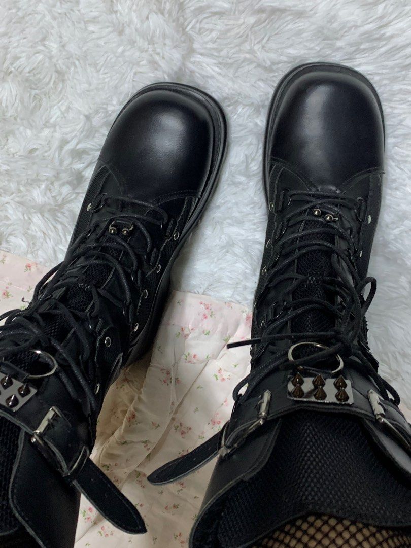 Demonia Shaker 70 Dupes, Women's Fashion, Footwear, Boots on Carousell