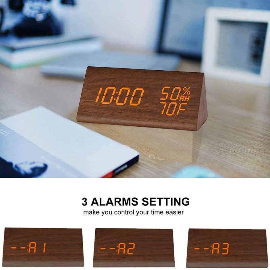 Digital table clock. (Category: Clocks) located in Singapore. Submitted by stardustrisethunder (Listing ID 1212170216, Image 1). Description: digital clock..
