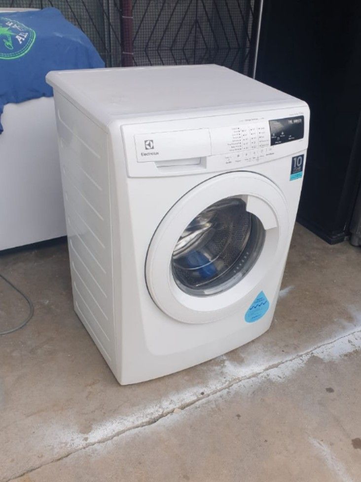 Electrolux front load hot washer 7.5kg terbaik Rm500, TV & Home