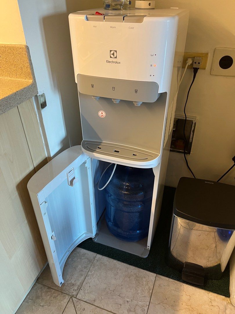 Electrolux water dispenser bottomload, TV & Home Appliances, Kitchen