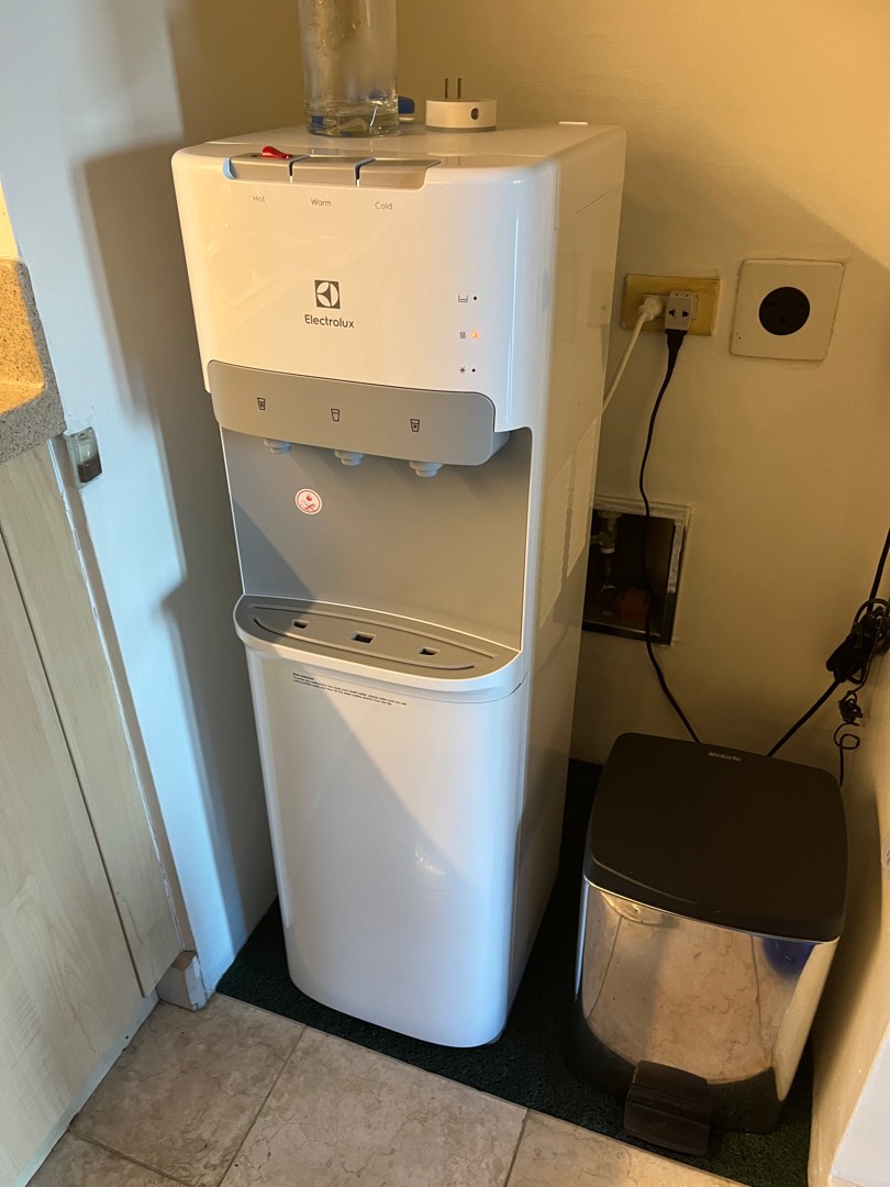 Electrolux water dispenser bottomload, TV & Home Appliances, Kitchen