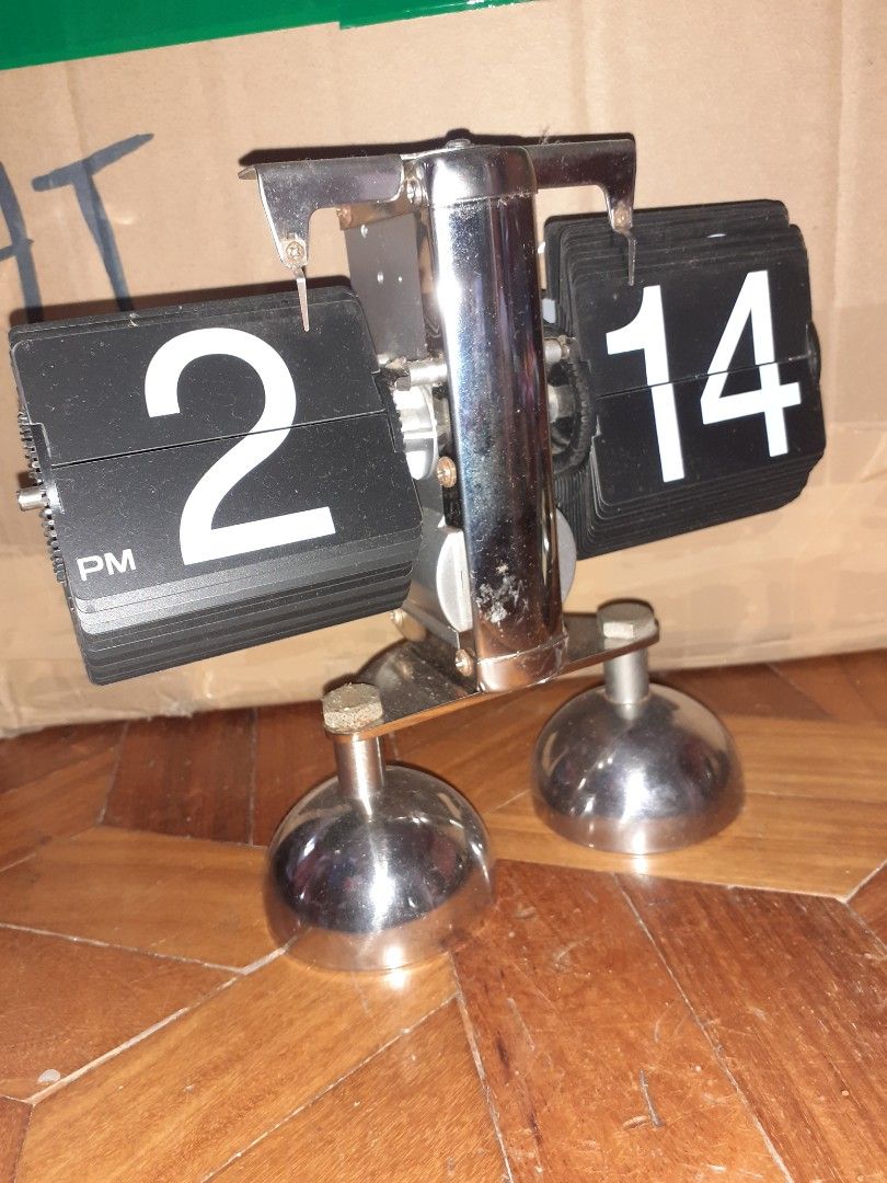 Flip Clock (Category: Clocks) located in Baguio. Submitted by shellcollector (Listing ID 1212119394, Image 3). Description: Vintage flip clock Working 3500 Pesos Missing 1 flip tile Pwede gawan ng pamalit shipping from Baguio.