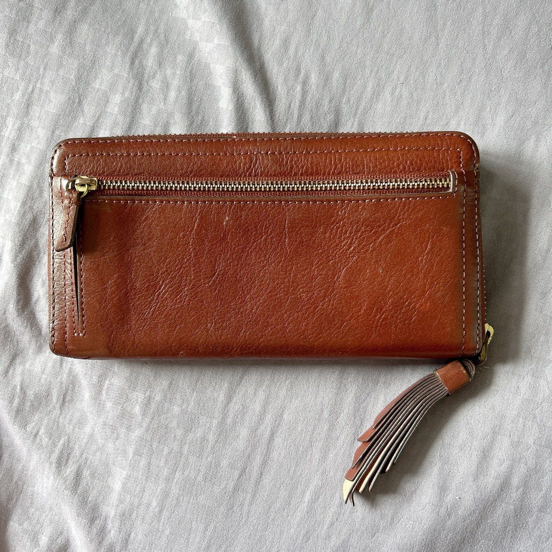 Fossil zip around clutch deals