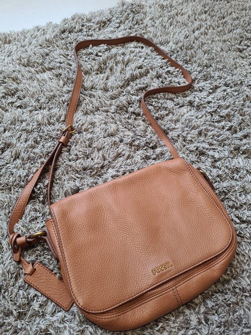 Fossil body bag store