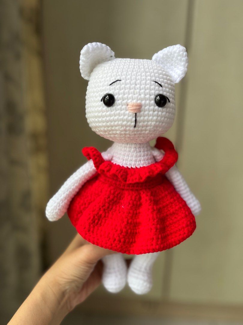 Handmade crochet toys - couple kitties (Category: Handmade Craft) located in Singapore. Submitted by zane.store_ (Listing ID 1212120593, Image 3). Description: Handmade crochet kitties Box included Size approximately 25cm tall Price of exclude delivery charge.