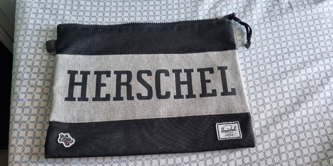 Herschel Hounds pouch (Category: Belt bags, Clutches and Pouches) located in Quezon City. Submitted by averyav (Listing ID 1212111225, Image 1). Description: Authentic Herschel Hounds black and gray pouch With some stains and himulmol Super tibay and useful for travel or work RFS: decluttering.