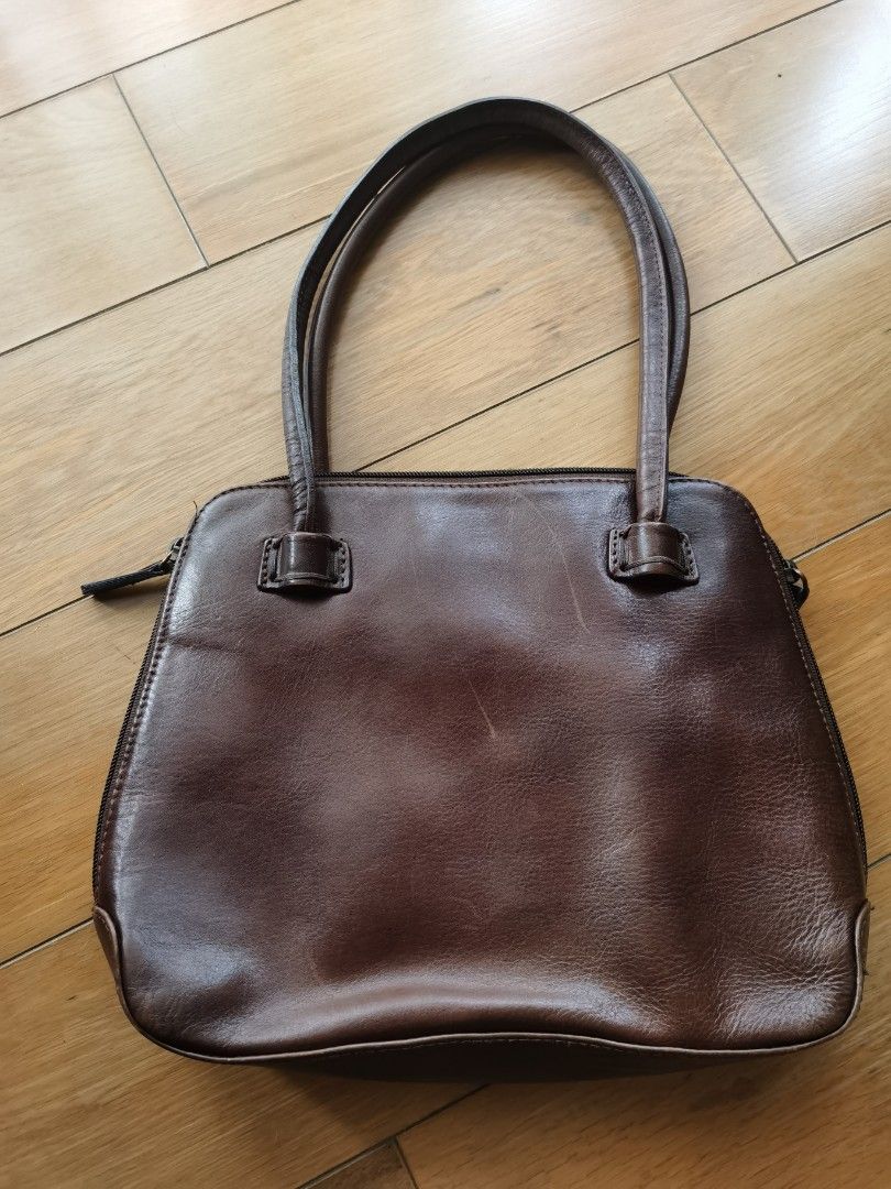 Hidesign leather handbags store