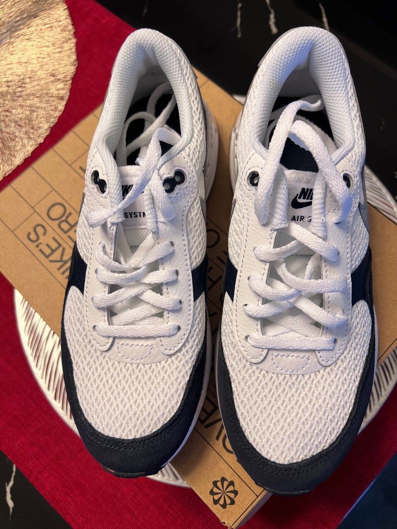 Max brand shoes shop