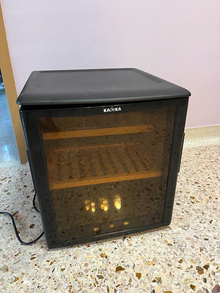KADEKA Wine Chiller KSJ 115 EW, TV & Home Appliances, Kitchen