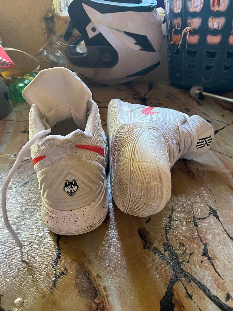 Uconn huskies store kyrie 5