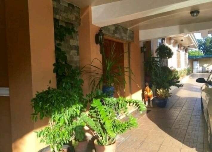 La Vista Subdivision (Category: House & Lot) located in Makati City. Submitted by eva15631 (Listing ID 1212186389, Image 1). Description: DIRECT BUYERS ONLY Badjao St., La Vista, Quezon City House For Sale Lot area: 1,200sqm Three level house, six bedrooms Pool, Guest House with two bedrooms.