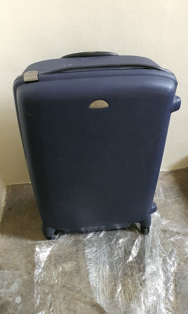 Large Samsonite luggage, Hobbies & Toys, Travel, Luggage on Carousell