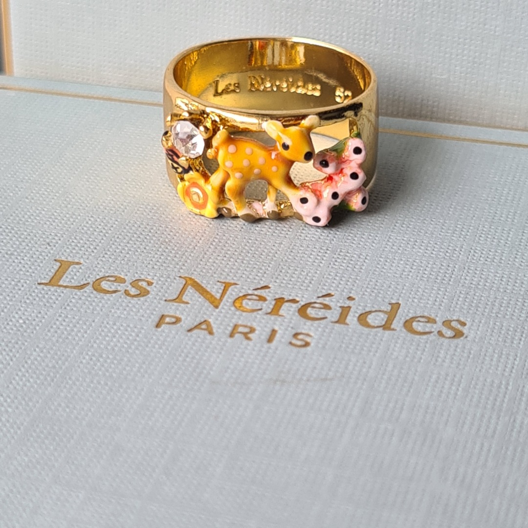 Les nereides ring top