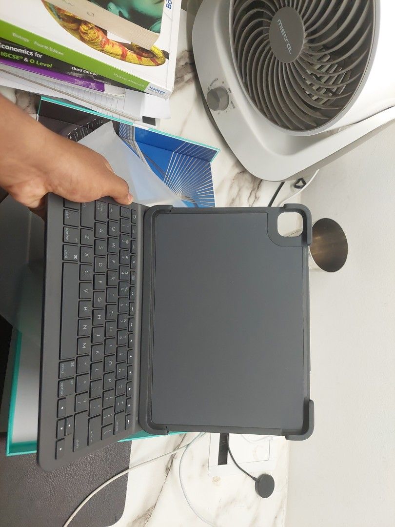 logitech keyboard for ipad pro 11 inch, Computers & Tech, Parts