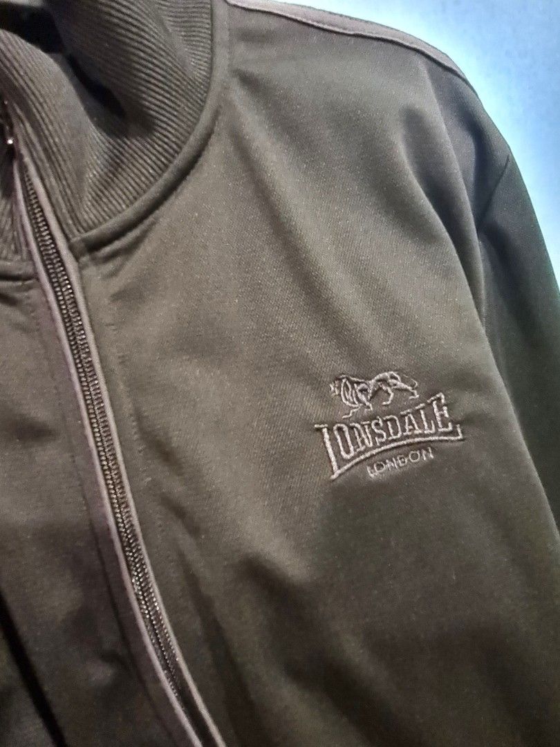 Lonsdale outlet track top