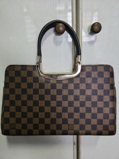 Louis Vuitton Monogram Brown Leather Kidney Bean Shoulder Bag, Women's  Fashion, Bags & Wallets, Shoulder Bags on Carousell