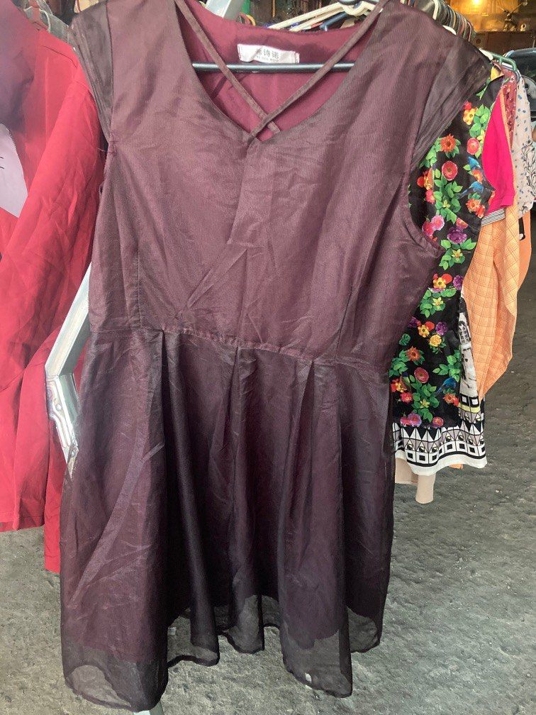 Maroon Muscle Cut Dress (Category: Dresses) located in Naic. Submitted by itsjmg (Listing ID 1212154328, Image 1). Description: .