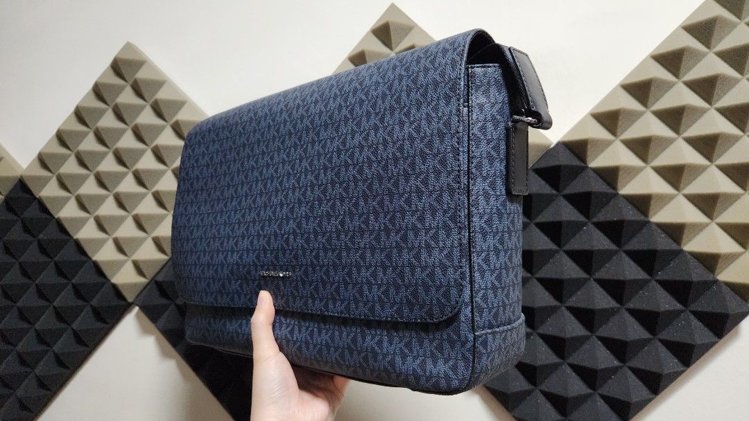 Michael kors harrison messenger deals bag