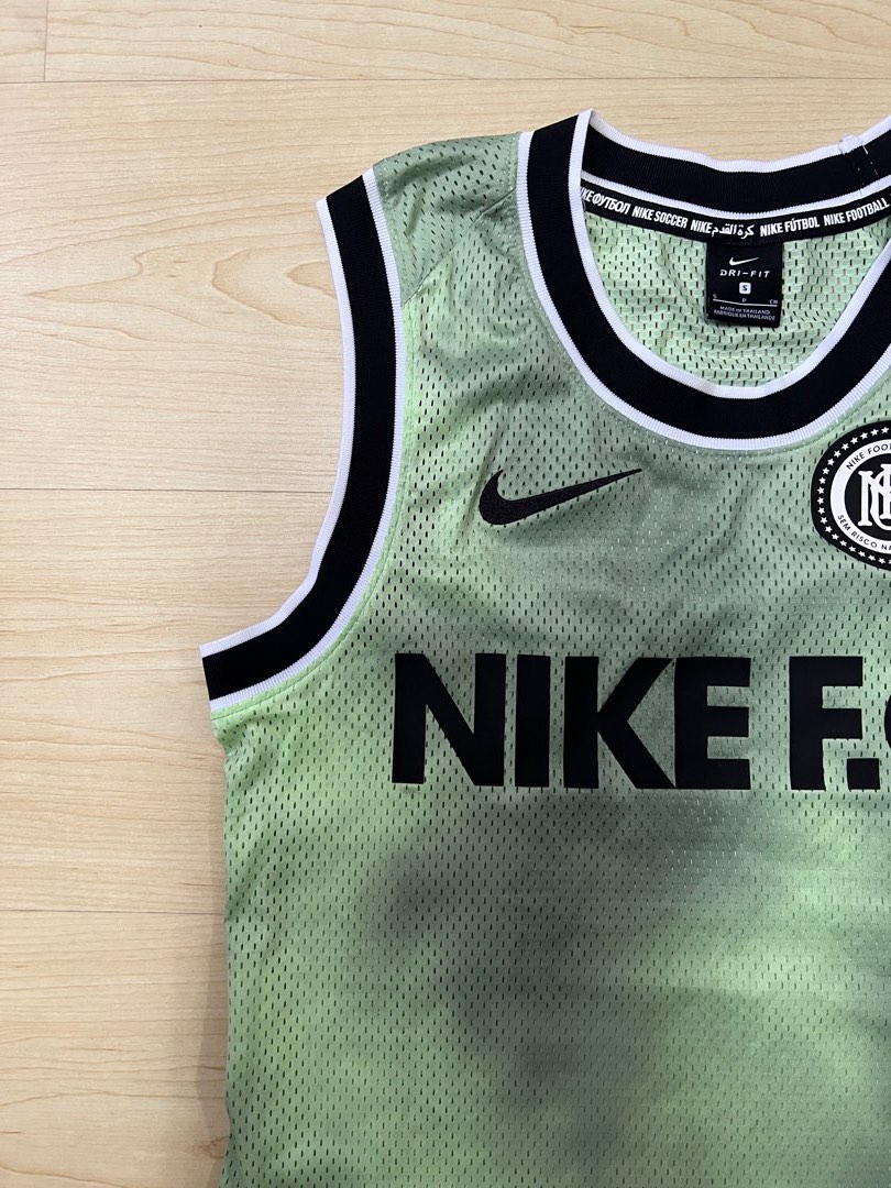 Bas deals nike fc