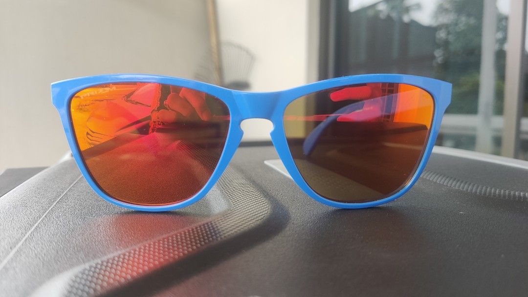 Oakley Frosgkin 35th Anniversary Primary Blue, Men's Fashion, Watches &  Accessories, Sunglasses & Eyewear on Carousell