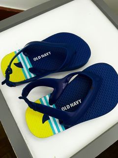 Old Navy kid’s slippers sandals