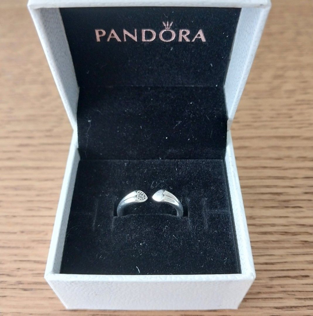 Pandora Polished Sparkling Hearts open ring size 48