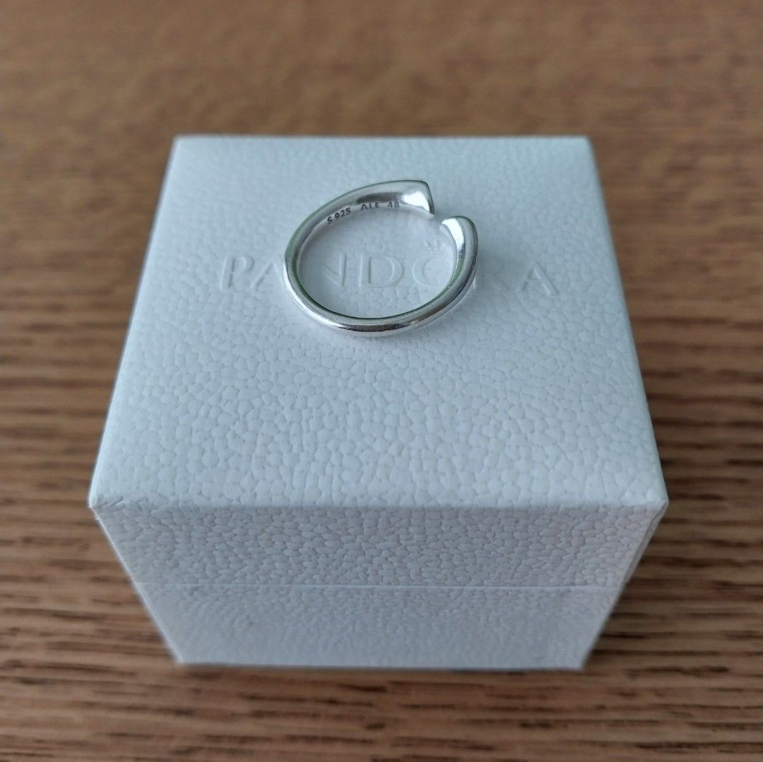 Polished & sparkling hearts top open ring