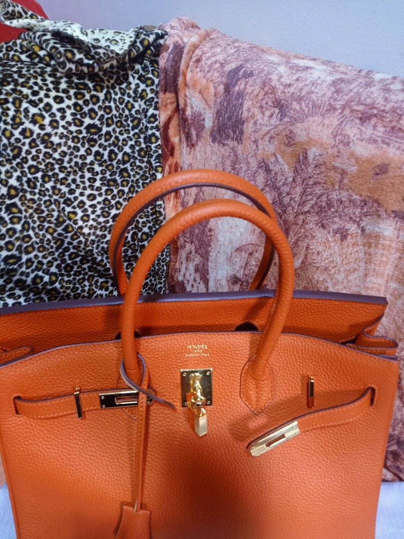 Preloved Hermes birkin 35cm (Category: Luxury Bags & Wallets) located in Cebu City. Submitted by day.98 (Listing ID 1212119482, Image 3). Description: selected from japan suplus togo leather riri zipper genuine leather & pure leather no flaws with dust bag.
