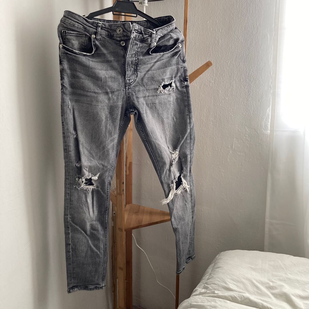 Zara grey 2025 ripped jeans