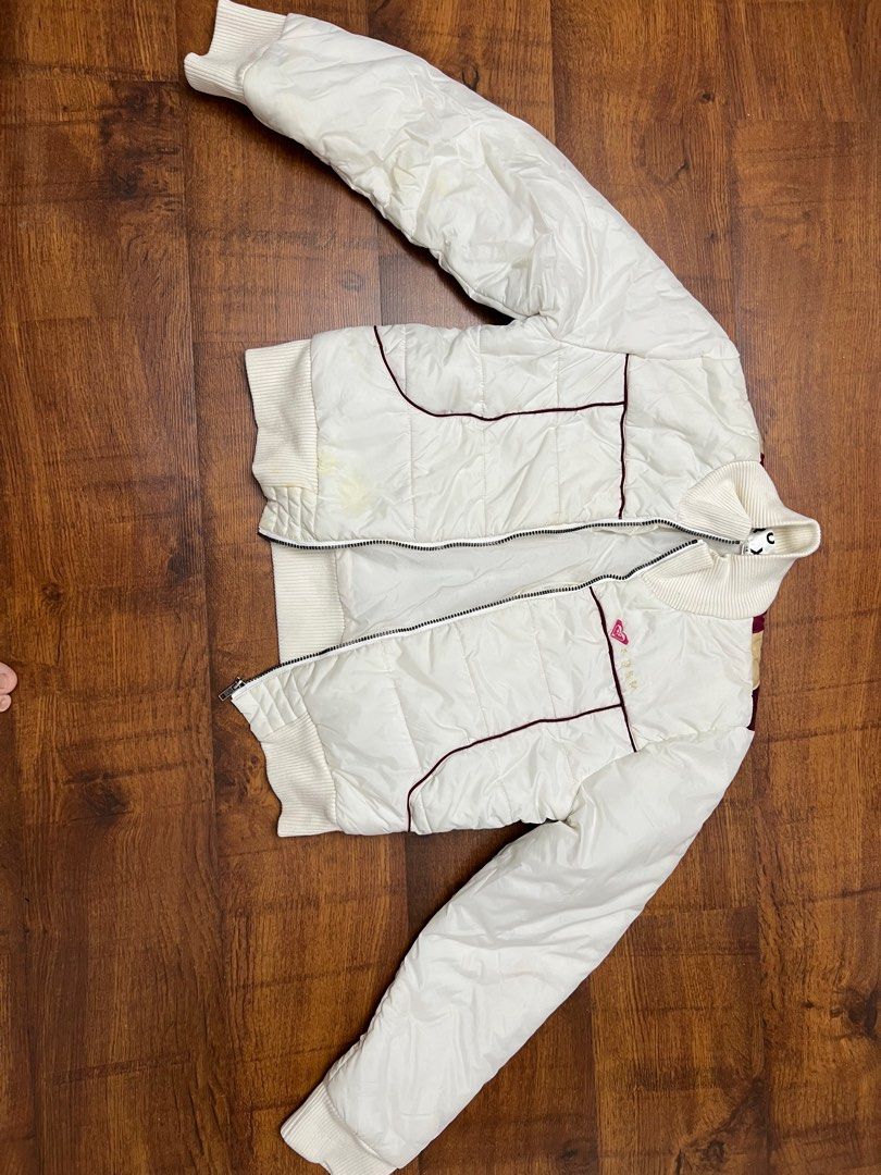 Roxy (Category: Coats, Jackets and Outerwear) located in Singapore. Submitted by jacqsg123 (Listing ID 1212081324, Image 3). Description: Not for fussy, size can fit in S to Xs. Looks beautiful and sporty. .