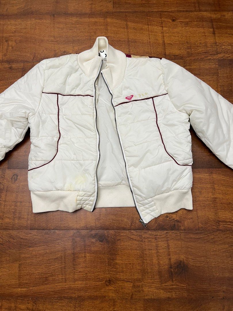Roxy (Category: Coats, Jackets and Outerwear) located in Singapore. Submitted by jacqsg123 (Listing ID 1212081324, Image 4). Description: Not for fussy, size can fit in S to Xs. Looks beautiful and sporty. .
