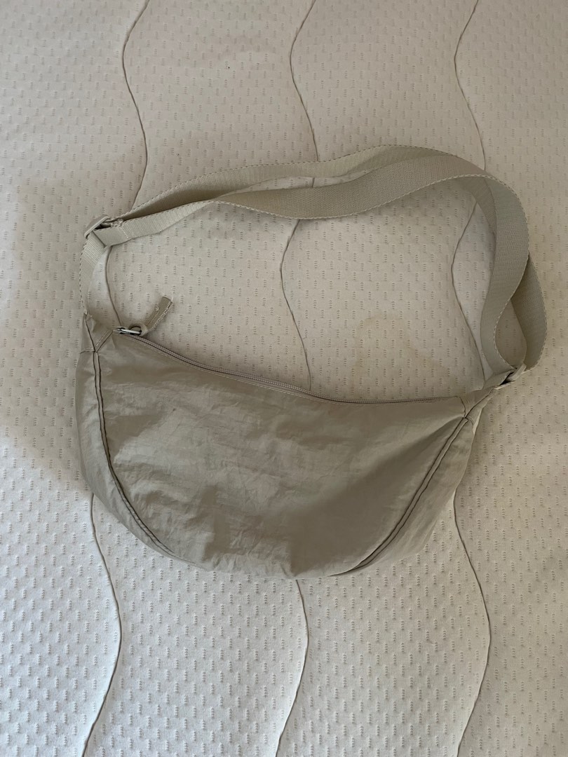 Shoulder dumpling bag, Women's Fashion, Bags & Wallets, Shoulder Bags ...