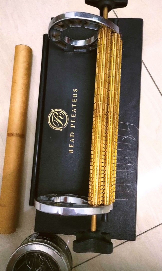 SMOCKING MACHINE (Category: Craft Supplies & Tools) located in Kuala Lumpur. Submitted by fk_26 (Listing ID 1212071619, Image 2). Description: *SMOCKING MACHINE* ❗Condition 9/10 ❗Baru beberapa kali guna. ❗ *Reason* : dah tak menjahit lagi. Dari simpan jd rosak baik jual. ❗Dapat semua seperti dlm gambar. Np: rm2500 Bukak harga: rm2k.