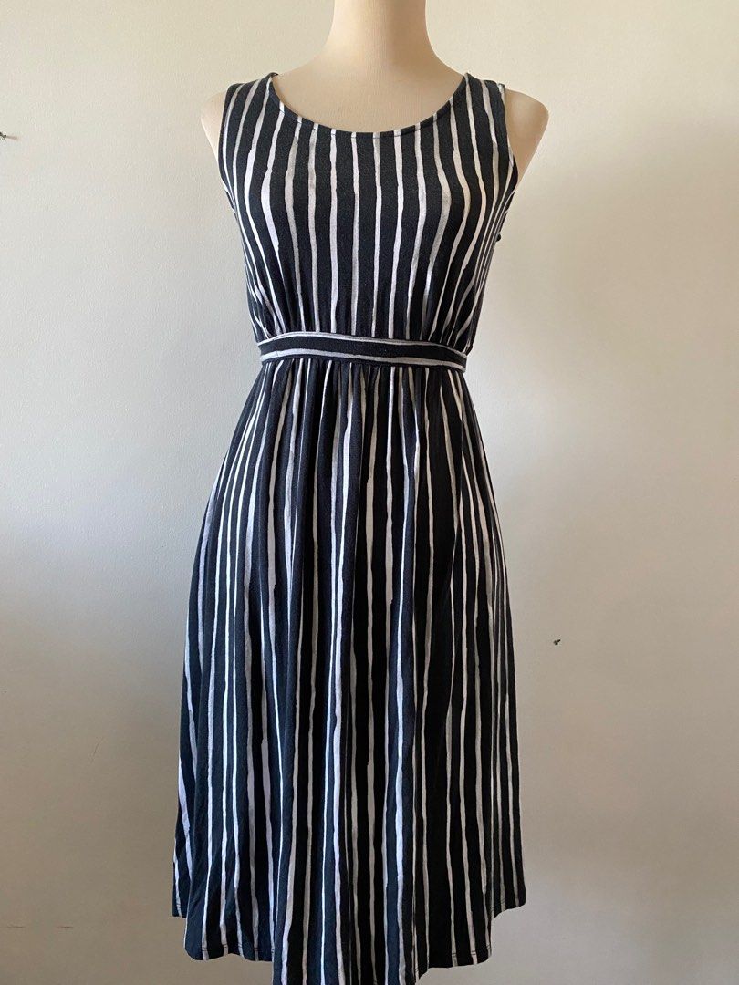 Stripe dress (Category: Dresses) located in Malolos. Submitted by beasarchive (Listing ID 1212121875, Image 1). Description: Liz Lange stripe dress ✿ fits small to medium frame ✿ stretchable (can be a maternity dress) 📩 MOP: Gcash or Chinabank.