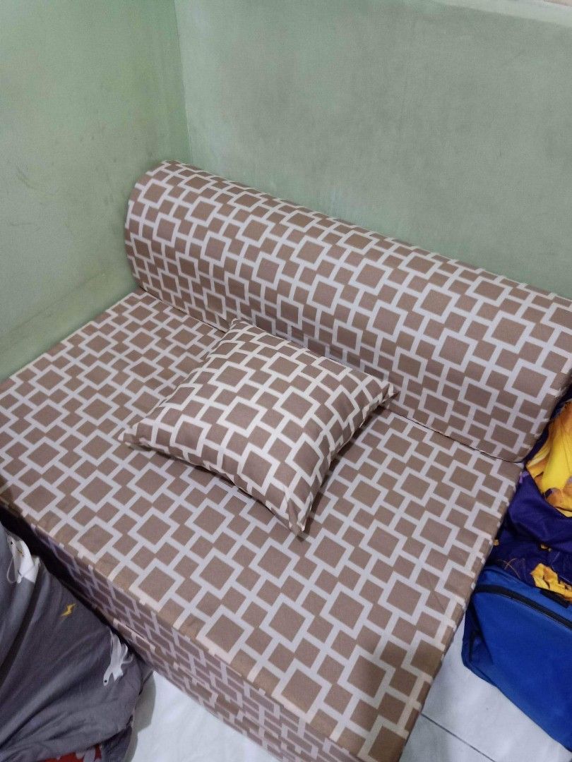 Uratex sofa bed (Category: Other Home Furniture) located in Pasig City. Submitted by iheartgavinjcov (Listing ID 1212184975, Image 3). Description: for sale uratex sofa bed. wala lang one year nung nbili hndi lng nggamit mashado..