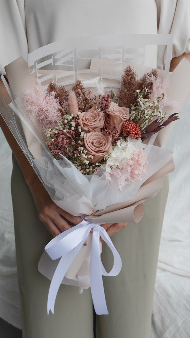 VALENTINE’S DAY Preserved flower bouquet jurong, Hobbies & Toys