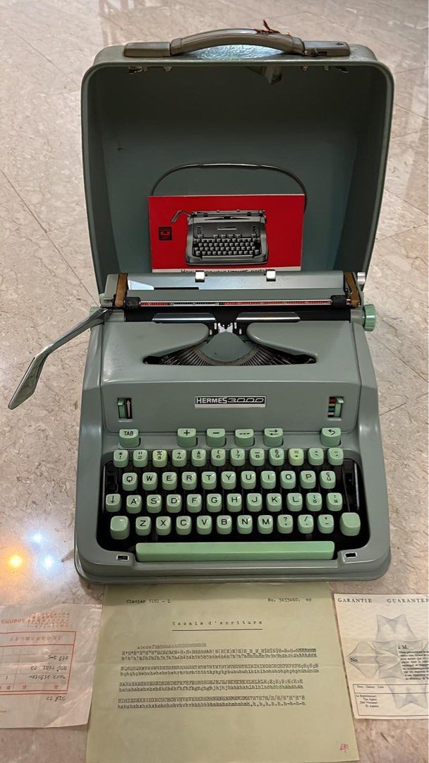 Hermes 3000 Vintage Typewriter, Hobbies & Toys, Memorabilia