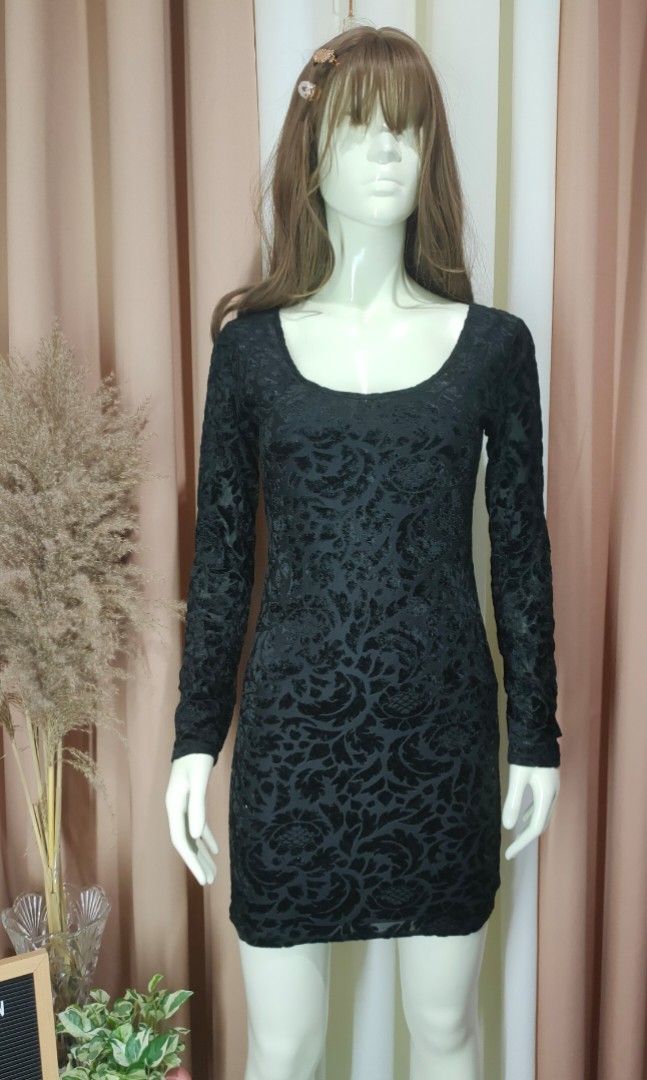 XHILARATION BLACK BODYCON Velvet Dress, Women's Fashion, Dresses & Sets,  Dresses on Carousell