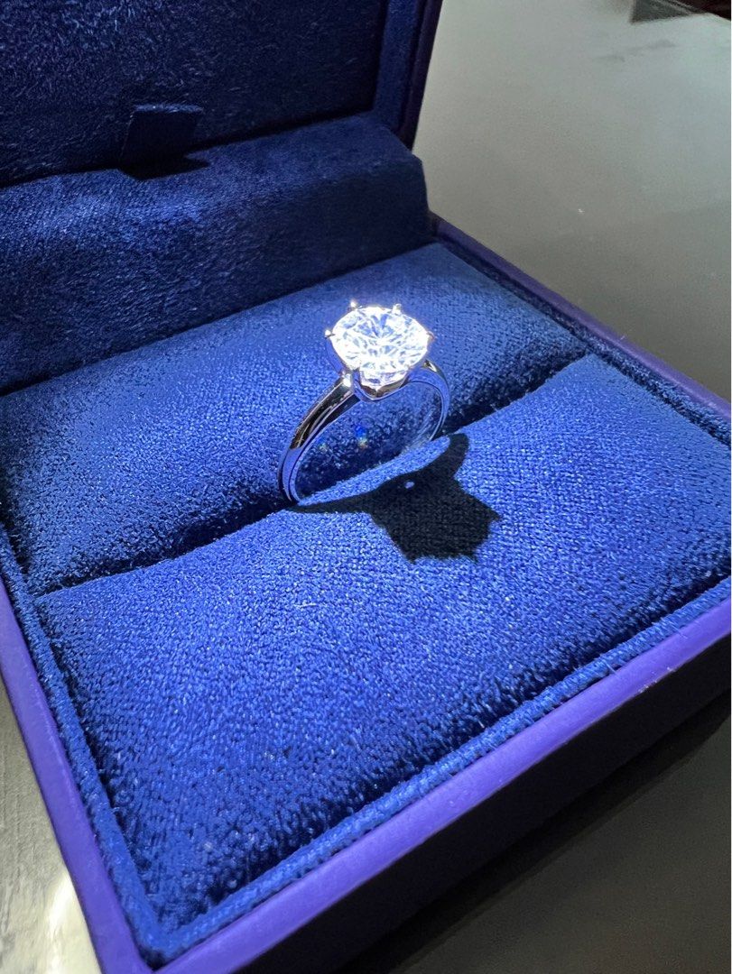 18K White Gold Zirconia Ring 1.5 carat ring size 9 Women s