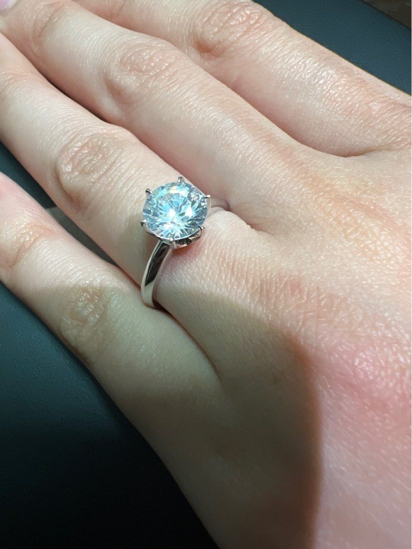 18K White Gold Zirconia Ring 1.5 carat ring size 9 Women s
