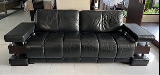 3 SEATER LEATHER SOFA WITH 2 SIDE HAND REST