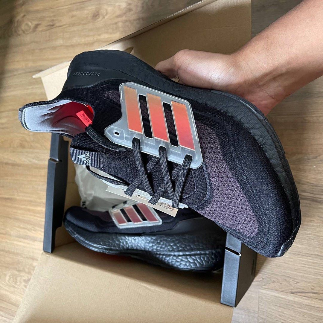 Ultra boost hotsell iridescent black