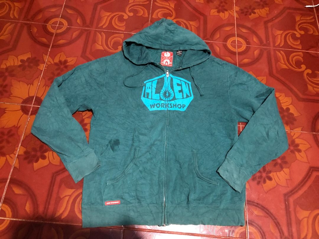 Alien workshop Hoodie (Category: Activewear) located in Taguig. Submitted by bancalanon (Listing ID 1207315428, Image 1). Description: In very good condition. No issue.