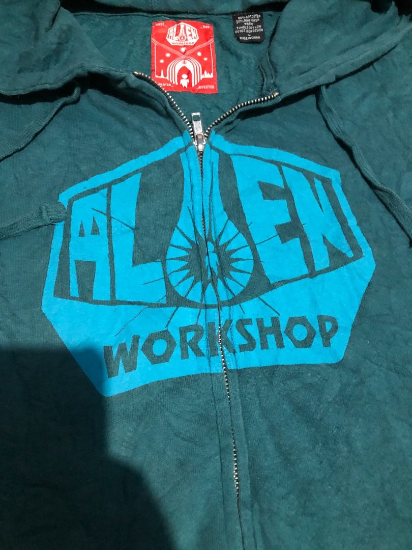 Alien workshop Hoodie (Category: Activewear) located in Taguig. Submitted by bancalanon (Listing ID 1207315428, Image 3). Description: In very good condition. No issue.