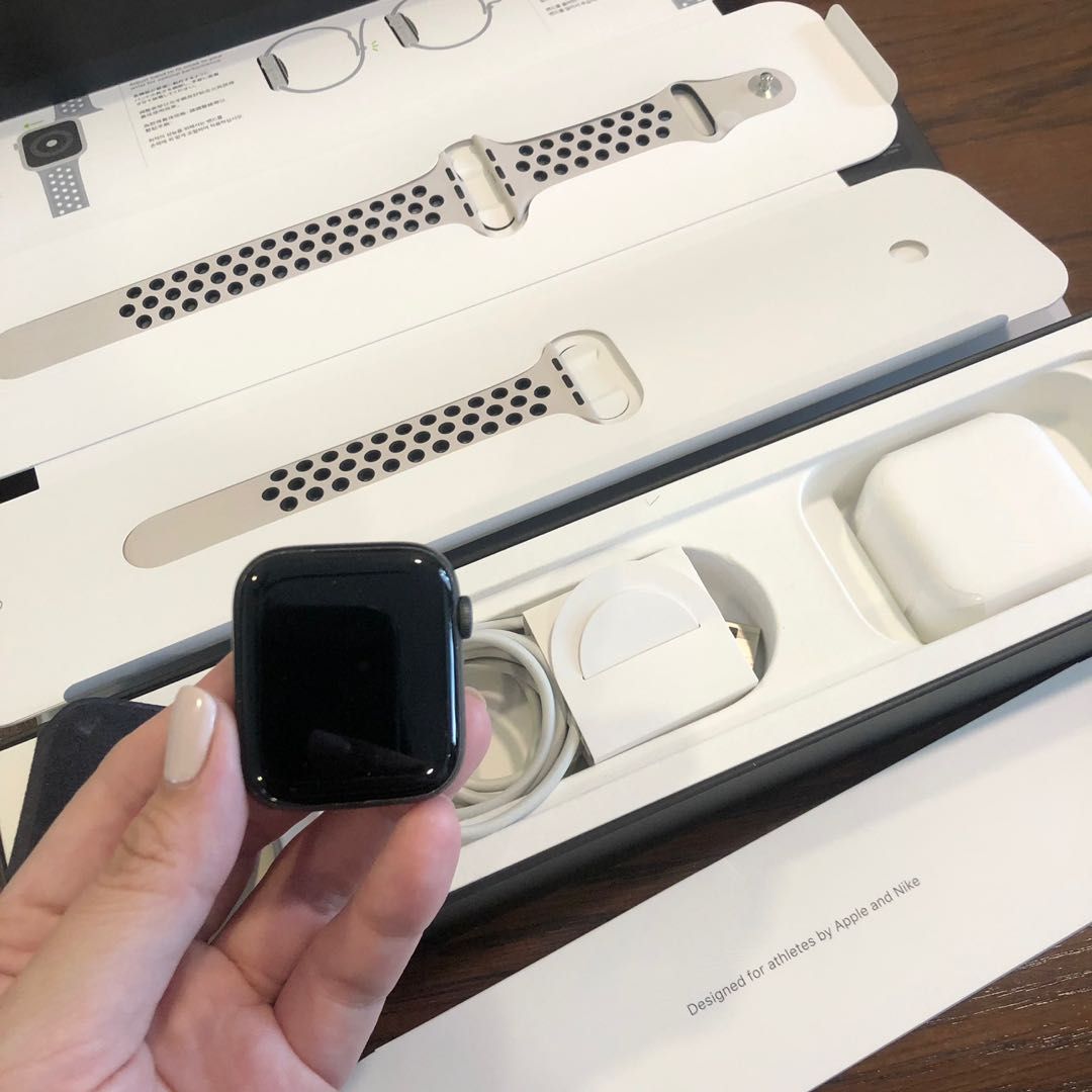 Apple Watch Nike Series 5 GPS Space Grey Aluminium Case 44mm