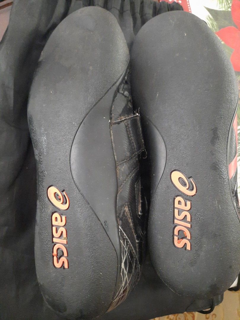 Asics Throw Pro (Category: Sneakers) located in Quezon City. Submitted by RLuniquefinds (Listing ID 1207199388, Image 2). Description: .
