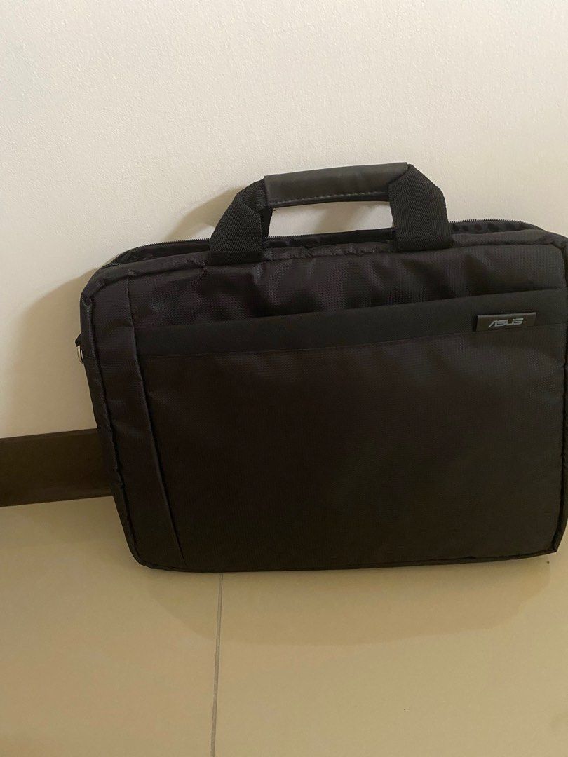 Asus Laptop Bag (Category: Laptop Bags & Sleeves) located in Quezon City. Submitted by jcycle02 (Listing ID 1207316327, Image 2). Description: Measures 16.5 inch diagonally.