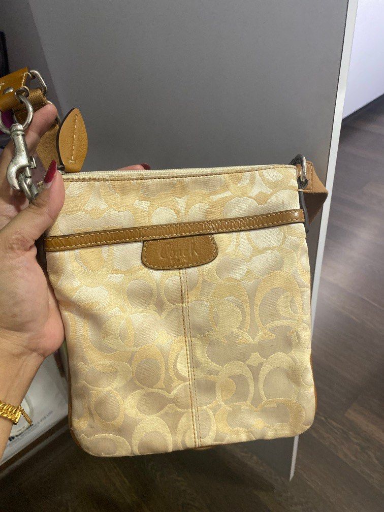 Authentic Coach Sling Bag, Women's Fashion, Bags & Wallets, Crossbody