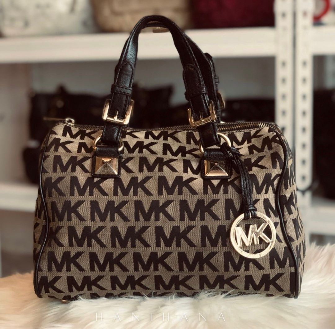 Michael Kors Selma Small Saffiano Leather, Luxury, Bags & Wallets on  Carousell
