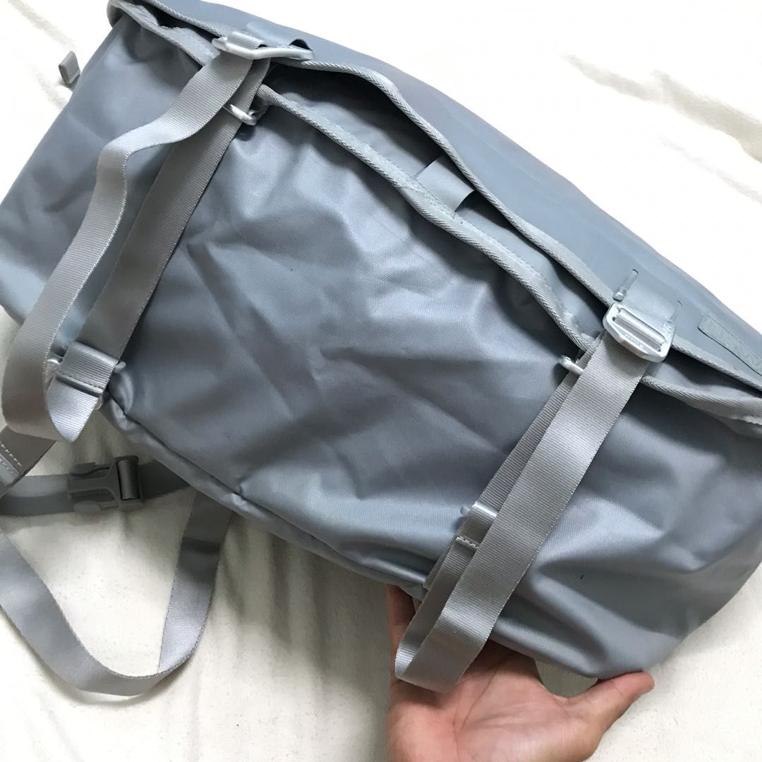 Authentic Nike NSW Cascade Large Messenger Bag